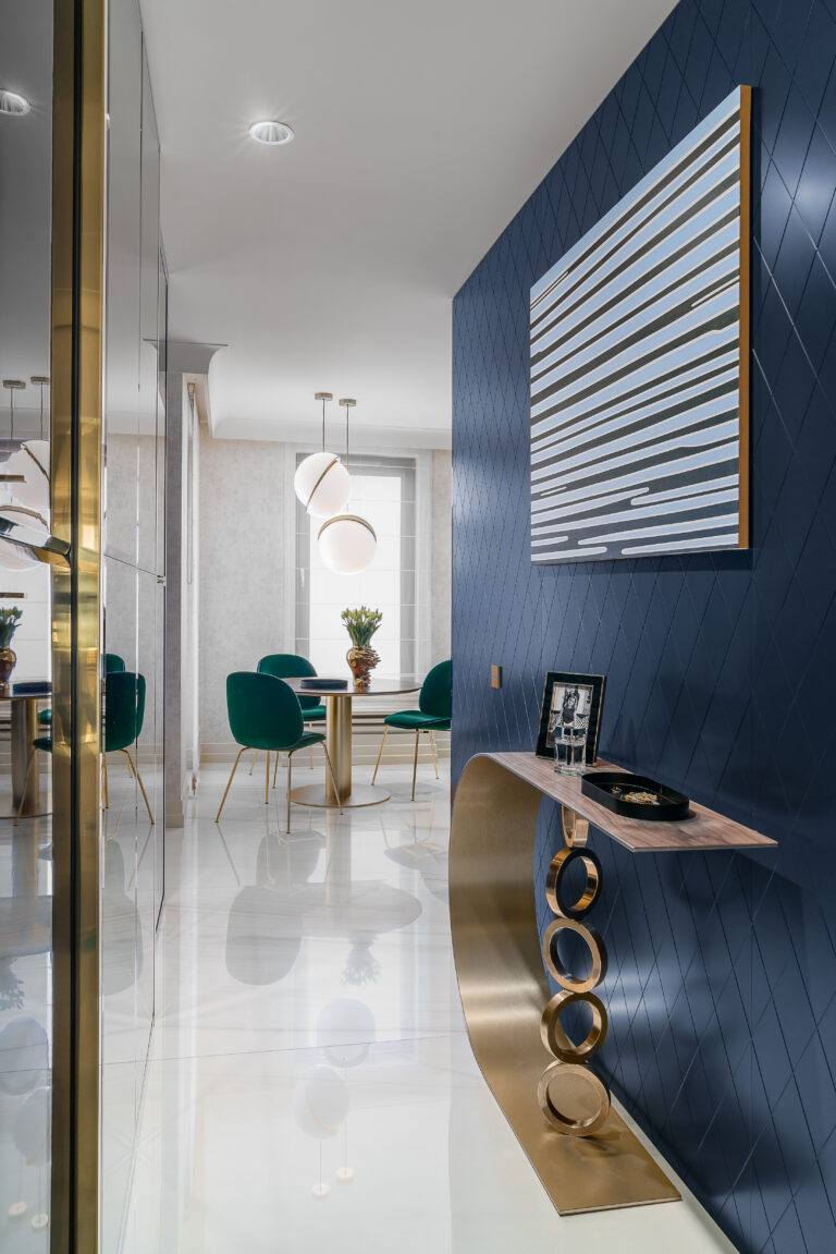 Jan-Drew nowoczesny szafirowy salon