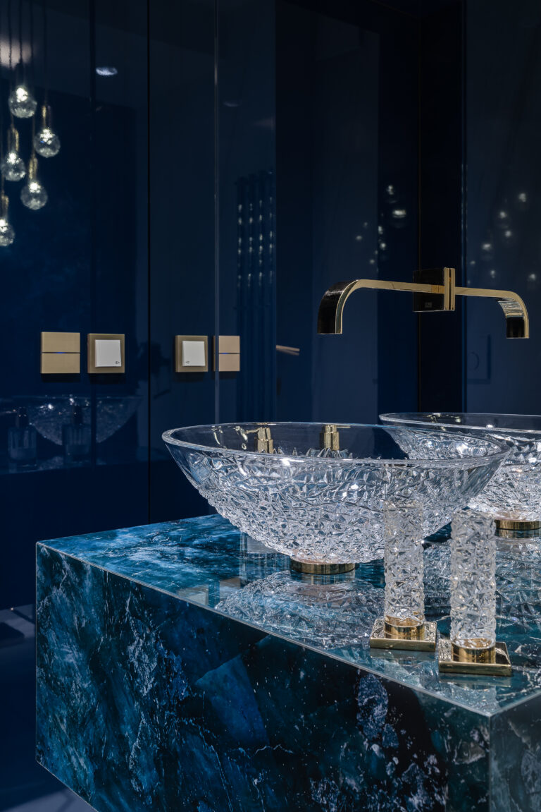 Jan-Drew nowoczesna szafirowa łazienka