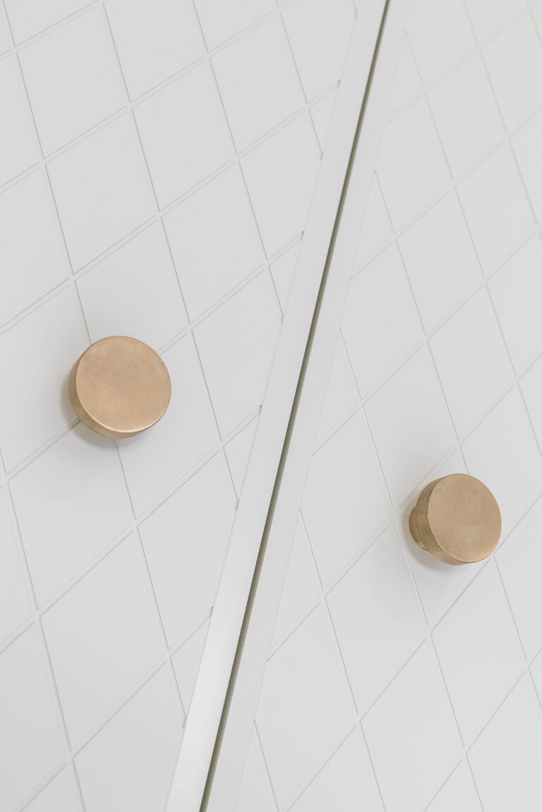 Jan-Drew nowoczesna biała łazienka